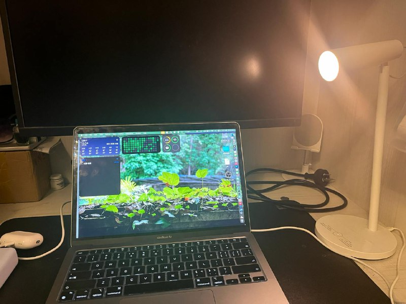一直都觉得这种台灯很晃眼睛